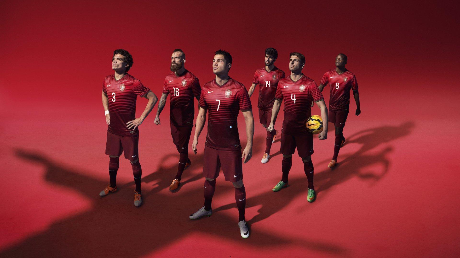 拉菲尼亚巴萨生涯禁区外进球达十粒，与亚马尔并列同期队内最多